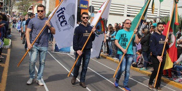 Ftec Bento Gonçalves integra Desfile Cívico de 7 de Setembro
