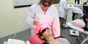 Estética adquire aparelho para detectar as necessidades da pele dos pacientes