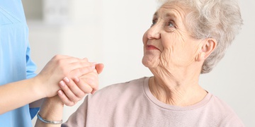 Estética e Cosmética realiza ação com idosos do Lar da Velhice